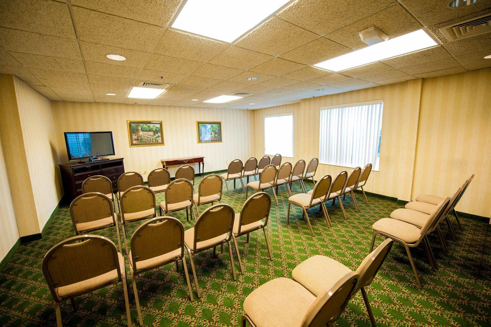 Greystone Inn & Suites Vance Ngoại thất bức ảnh