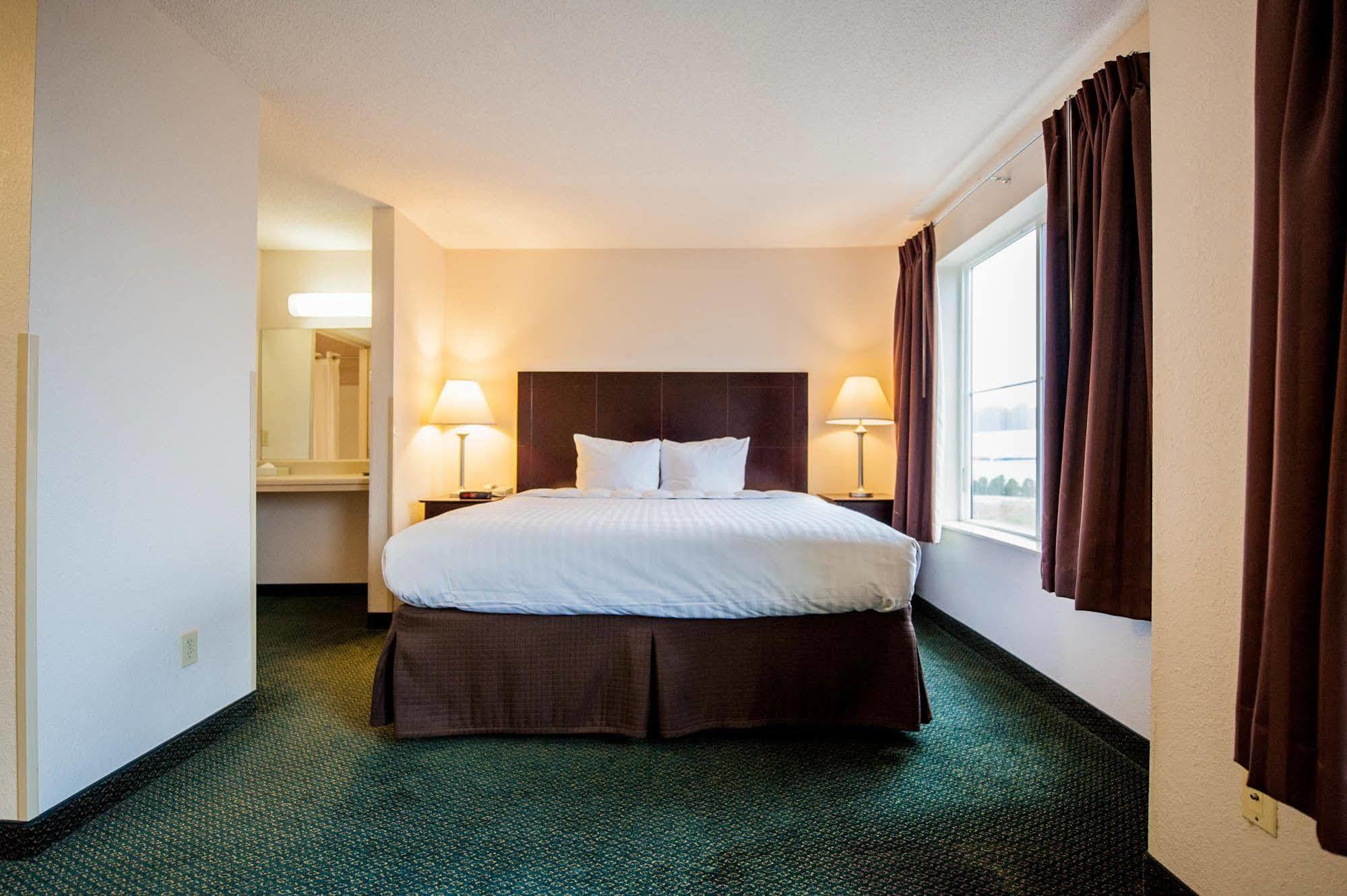 Greystone Inn & Suites Vance Ngoại thất bức ảnh