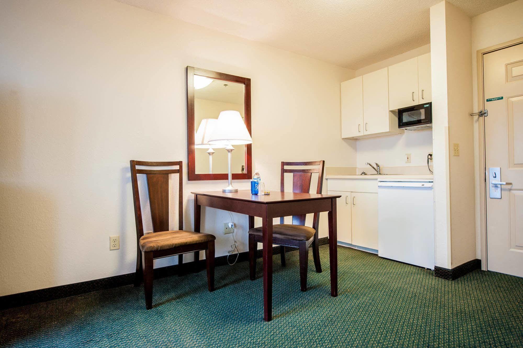 Greystone Inn & Suites Vance Ngoại thất bức ảnh